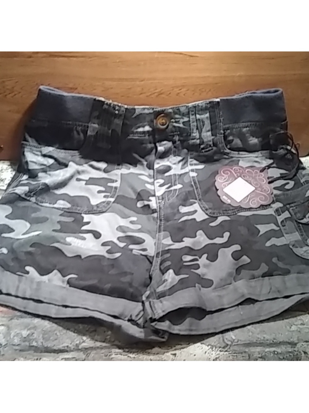 🏷️NWT~Knox Rose Camouflage Shorts